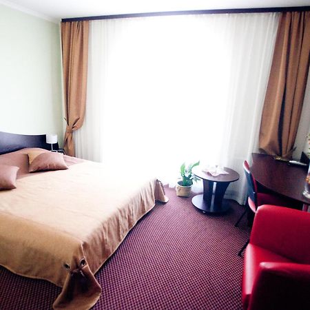 Terminal-A Hotel Ryasne-Ruske エクステリア 写真