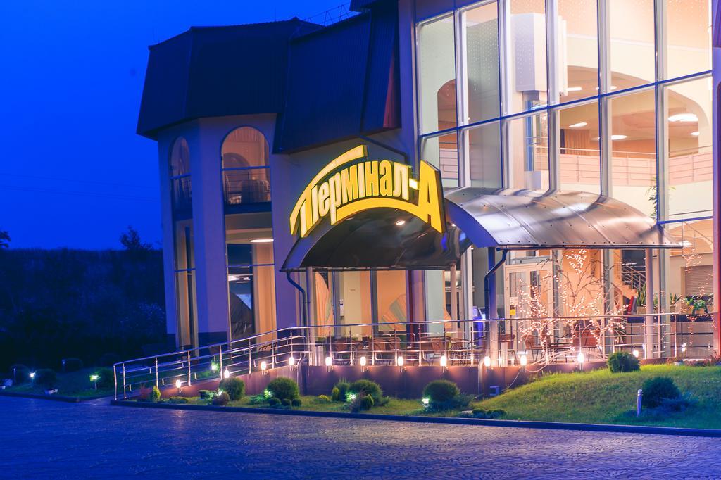 Terminal-A Hotel Ryasne-Ruske エクステリア 写真